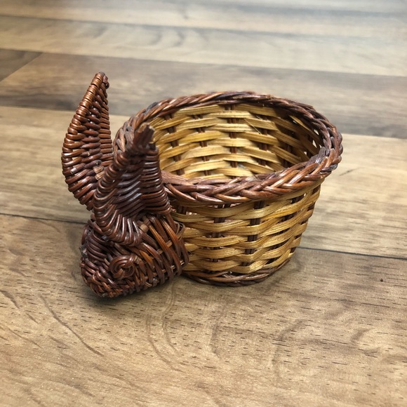 Vintage Rabbit Basket - Picture 3 of 5